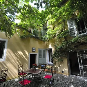 Le Petit Siam : Le Calme En Centre Couette-café